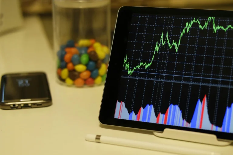 How Canadian Small Businesses Are Navigating Inflation in 2024: Survival Tips and Trends